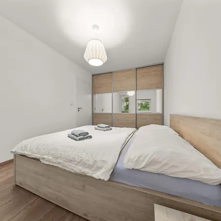 Air Conditioned 2 Apartment, Old City, New Building - Stein Братислава